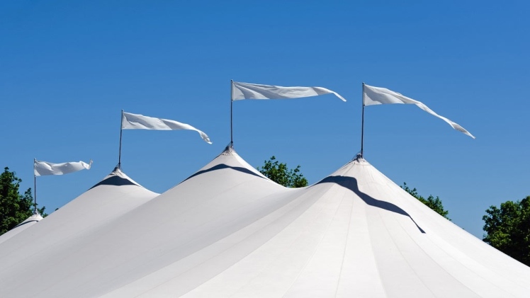 Understanding the Different Types of Wind-Resistant Stands and Their Benefits